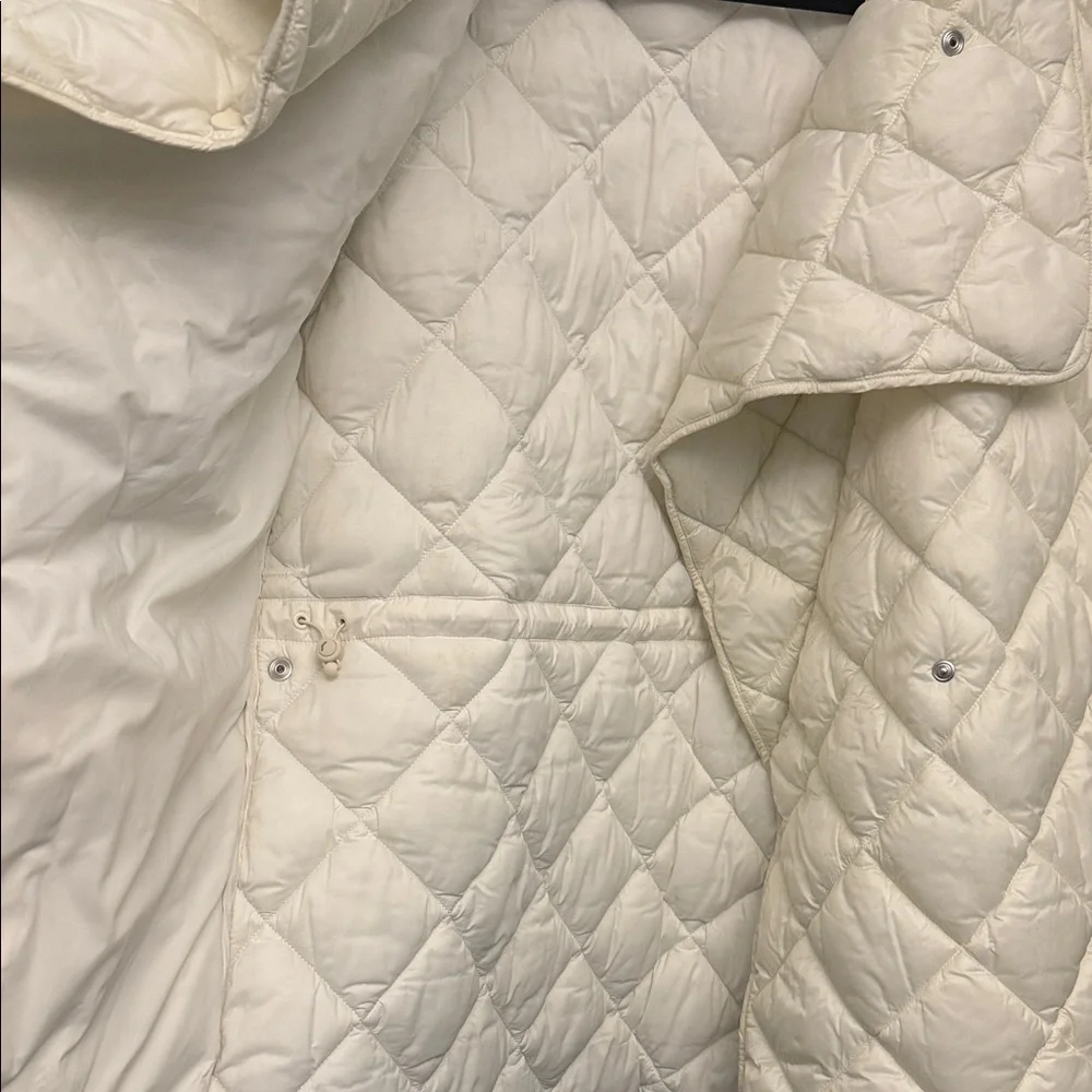 ATHLETA Women’s White Quilted Puffer Jacket size LARGE vguc shawl lightweight - Picture 10 of 11
